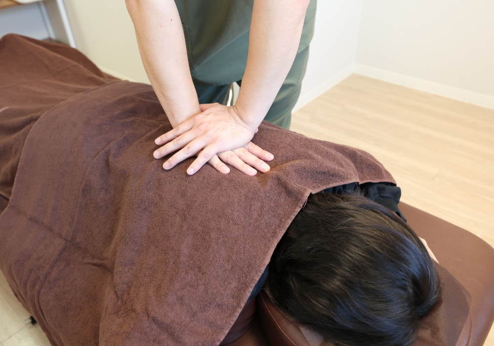 施術をしている様子